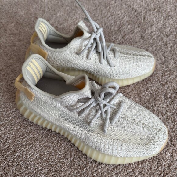 Yeezy's Boost 350 V2 - Pale Yellow size 6 US Women's - Picture 2 of 5